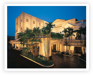 Reflecting the rich colonial heritage of the region, The Oberoi Grand, Kolkota offers an ambience of old world charm and gracious hospitality.